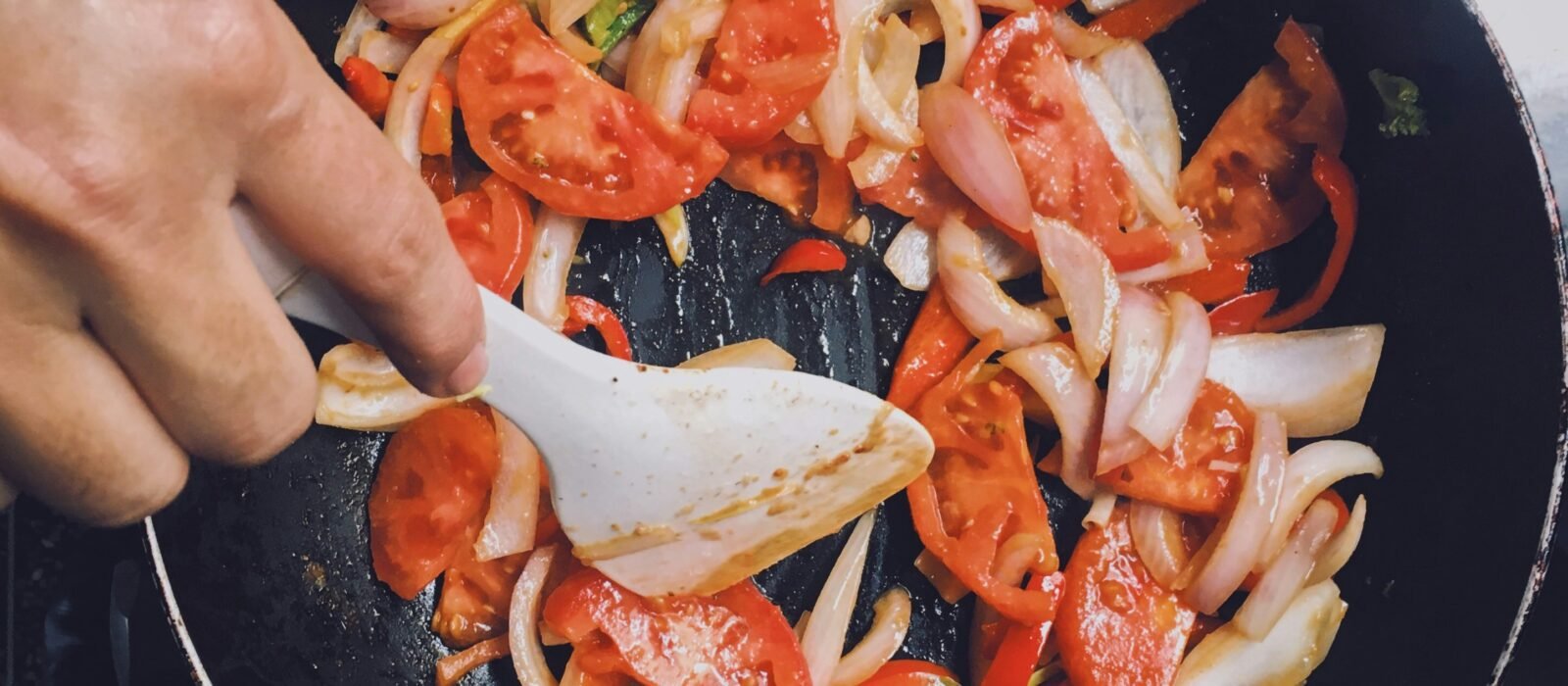 Best Nonstick Cookware Sets in 2026: 5 Complete Sets That Last Longer, Cook Better, and Won’t Peel After a Year