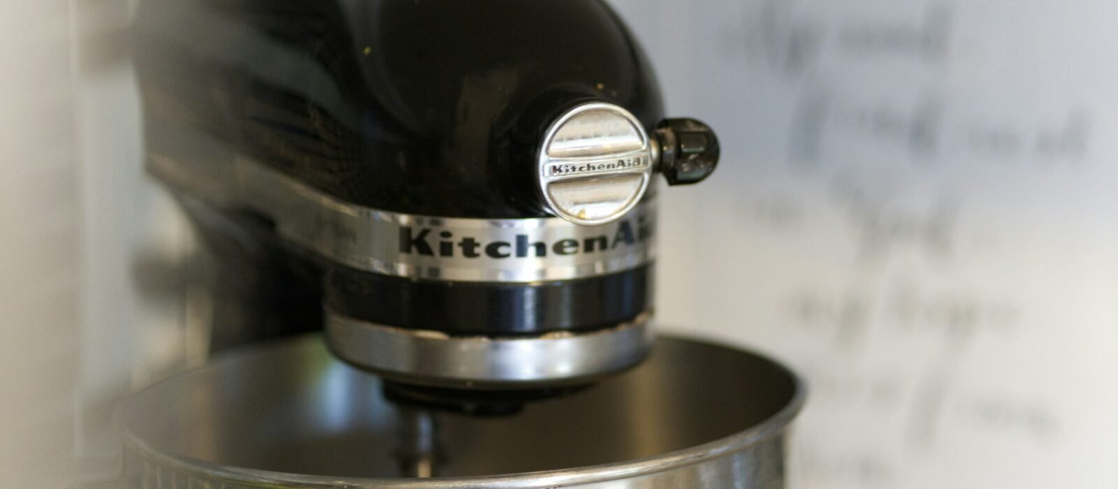 How to Choose the Right Stand Mixer in 2026: A Decision Framework for Bowl Size, Wattage, and Attachment Ecosystem