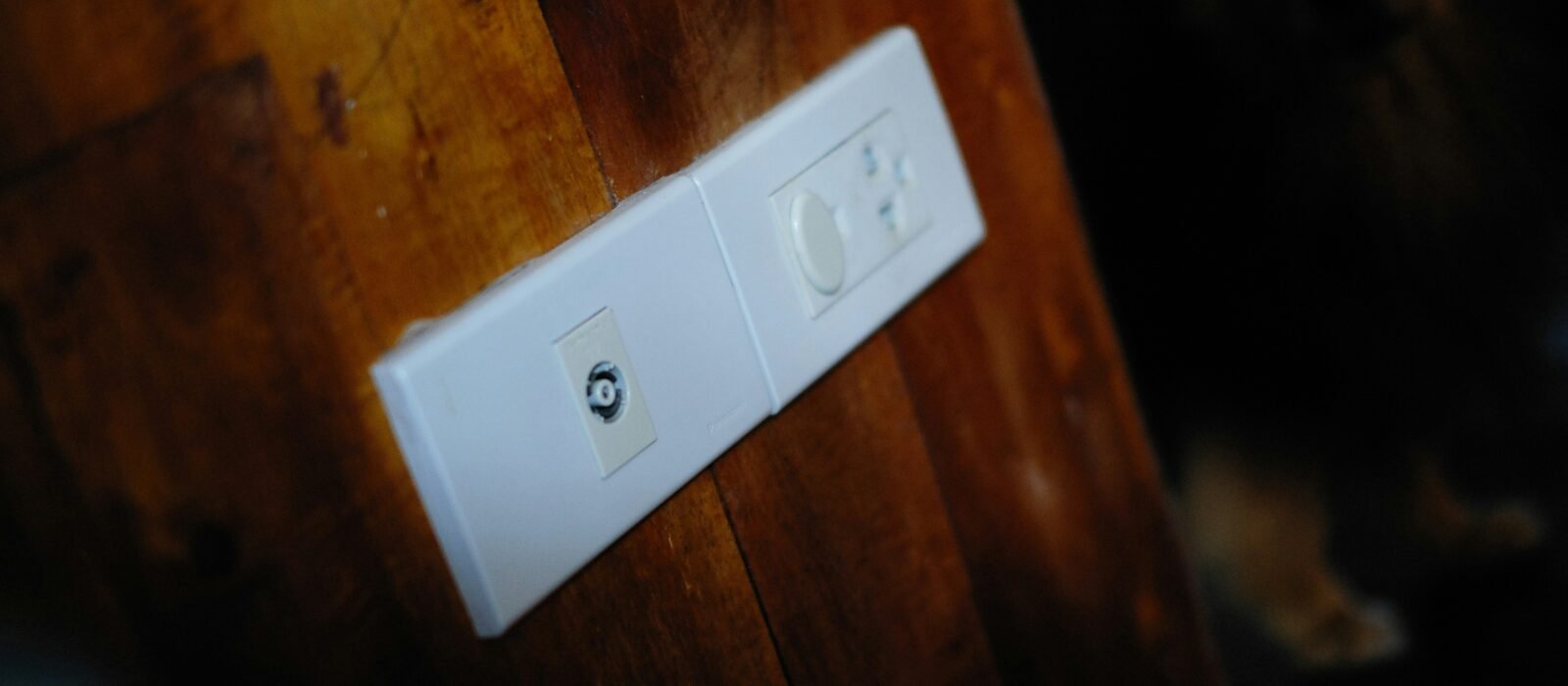 Best Smart Light Switches in 2026: 5 Top-Rated Picks for Whole-Home Lighting Control, Dimming, and Voice Integration