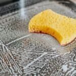 Best Dish Sponges and Dish Brushes in 2026: Abrasives Matched to the Surface and Handles That Dry Out